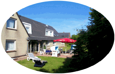 Terrasse mit Liegewiese